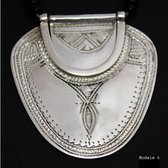 Bijoux Touareg Ethniques Collier en argent Feuille 02 - KARUNI c
