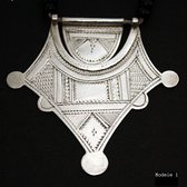 Bijoux Touareg Ethniques Collier en argent Etoile 01 - KARUNI c