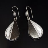 Boucles d'oreilles touareg en argent et bne goutte plate